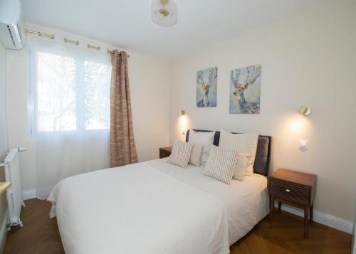 Ліжко, Luxe Neuf - Parking Rue Gratuit - 4mn a pied Gare RER B Arcueil Cachan - 10mn Paris RERB - AC - Clim in Качан