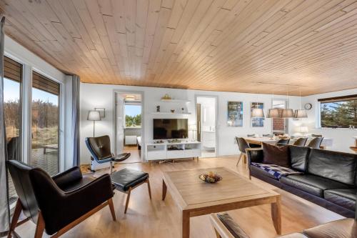Exterior view, Large, Well-Maintained Holiday Home Near Søndervig, With Activity Room, 6-Person Outdoor Hot Tub And in Ringkobing