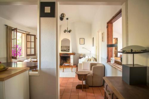 Relax in Style - Prime Spot with Garden & Natural Pool in อะเซเตา
