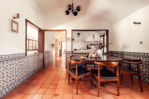 Relax in Style - Prime Spot with Garden & Natural Pool in อะเซเตา