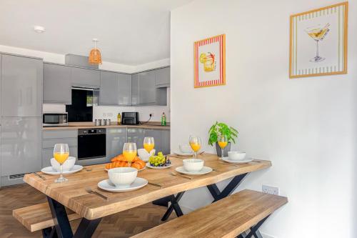 Bestwood Home with 4 Bedrooms Sleeps 10 with Parking in 諾丁漢市