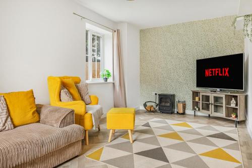 Bestwood Home with 4 Bedrooms Sleeps 10 with Parking in 諾丁漢市