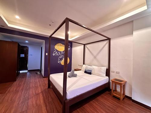 HOTEL PALACIO Room Type - Garden - Queen Bedroom
