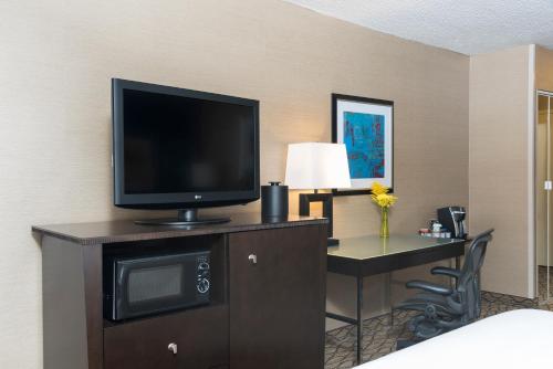 Holiday Inn Chicago - Elk Grove, an IHG Hotel