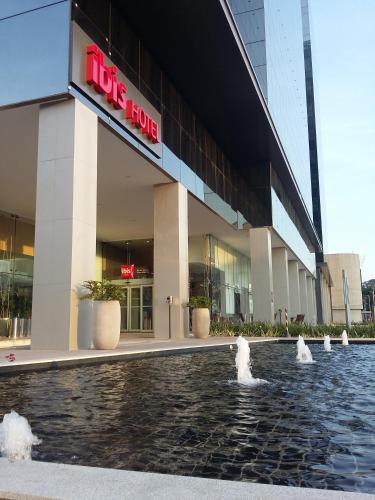 Entrance, ibis Rio Porto Atlantico in Santo Cristo