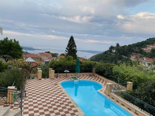 Villa Tzitzifies 2