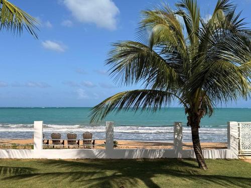 Beachfront Spacious Luxury Villa Private Pool in Plaja Fortuna
