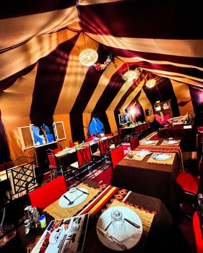 sahara desert camp – khách sạn tại Merdane