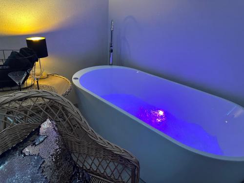 Apartamenty z wanna z hydromasazem na wylacznosc lub Pokoje z prysznicem 2 osobowe i 4 osobowe Zakop in Guty