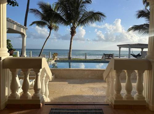 Beachfront Luxury Bungalow Private Premium Pool in Plaja Fortuna