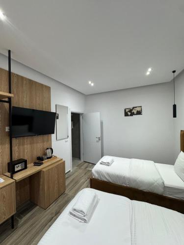 AR Downtown Rooms