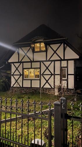Cottage - Kleine alte Villa am See in 貝斯滕塞