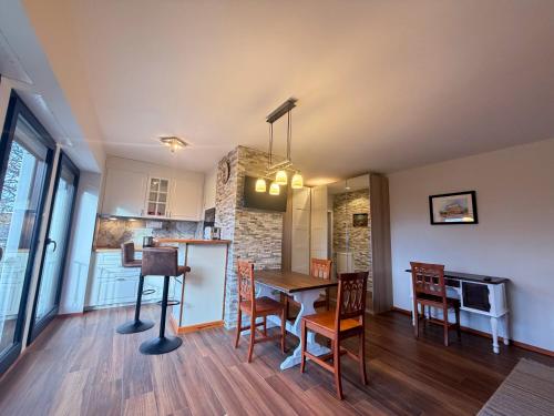 Küche, Einliegerwohnung in einer Traumvilla in Bergisch Gladbach