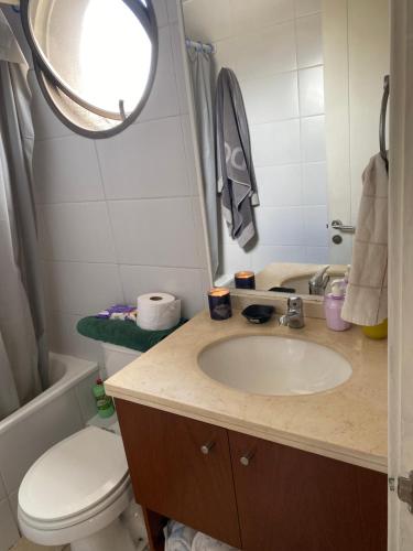 Cómoda y tranquila habitación en moderno edificio, con buena conectividad y cercana a lugares turísticos