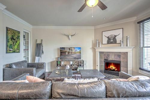 3 BDRM Condo I Lake Views and Marina I Mins To DT – khách sạn tại Tarrytown