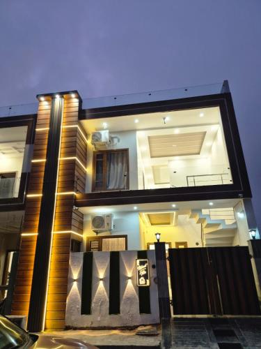 Nhà riêng  m² 4 phòng ngủ, 4 phòng tắm riêng ở INA Colony – khách sạn tại Bal