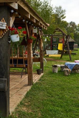 Amanet House - Breza in Zasavica