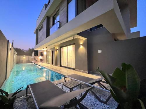 Fethiye şehir merkezinde, özel havuzlu, saunalı, jakuzili, Türk hamamlı ve barbekülü müstakil villa – khách sạn tại Gunlukbasi