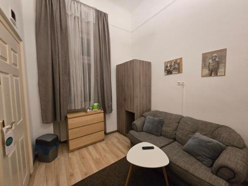 Budapest B&B Bed and Breakfast - Tap to explore photos