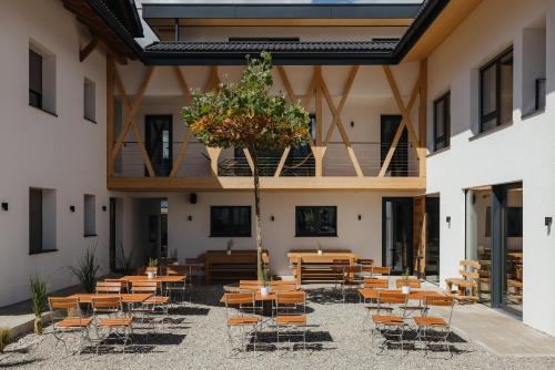 Restorāns, Plattnerhof Viums - Quiet family farm with heated pool and Guest Card near Brixen in Naz-Sciaves