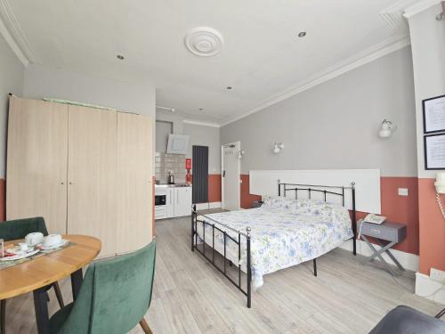 room detail thumbnail 0