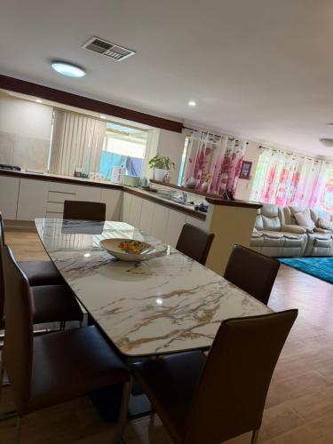 SPACIOUS JANDAKOT HOUSE FOR FAMILY AND BUSINESs in แคนนิง เวล