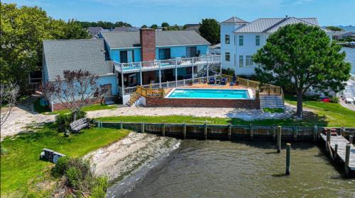 Spacious home with heated pool, dock access, and scenic views in Ocean Pines (MD)