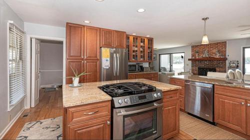 Spacious home with heated pool, dock access, and scenic views in Ocean Pines (MD)