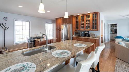 Spacious home with heated pool, dock access, and scenic views in Ocean Pines (MD)