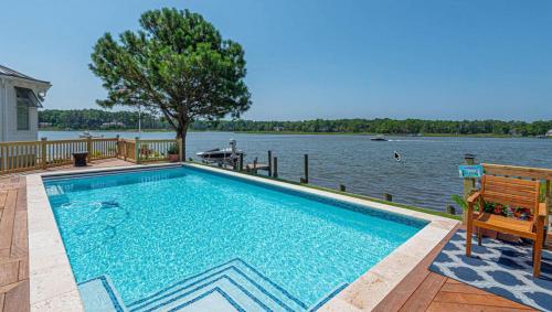 Spacious home with heated pool, dock access, and scenic views in Ocean Pines (MD)