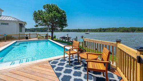 Spacious home with heated pool, dock access, and scenic views in Ocean Pines (MD)