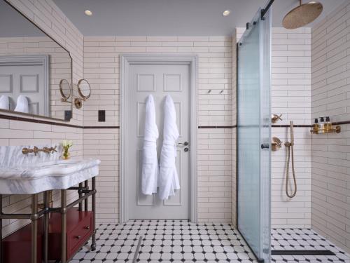 Bertrand's Townhouse – London, 