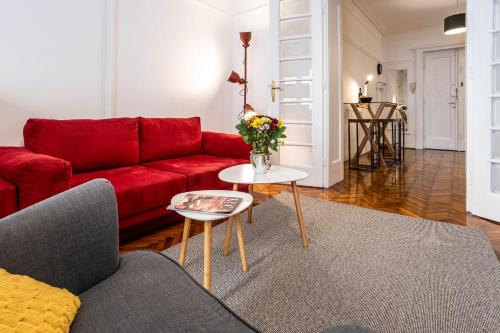 Elegant Chique & Spacious Boho Loft - image 5