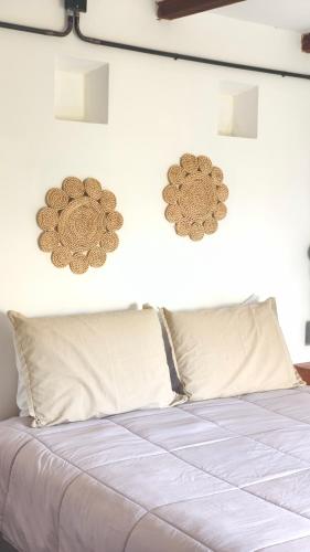 1 queen bed, 1 twin bed