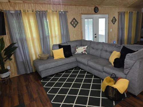 Quiet Cozy Cabin with essentials Minutes to Lake Fork