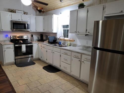 Cozinha, Quiet Cozy Cabin with essentials Minutes to Lake Fork in Mineola (TX)