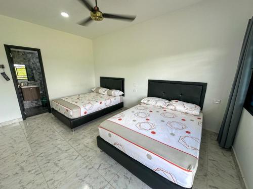 2 bedrooms, 4 beds