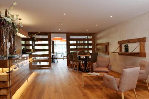 ล็อบบี้, Landgasthof Kreuz - Der Zwischenstopp mit Herz auf dem Weg in den Suden in ออลเท็น