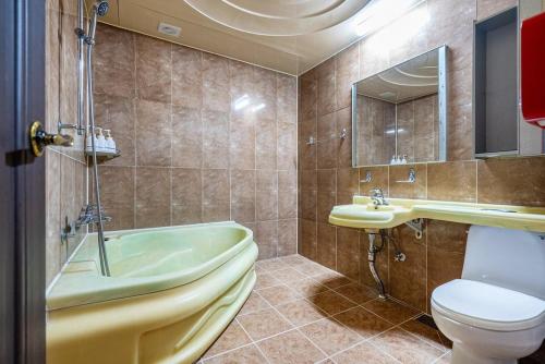 room detail thumbnail 2