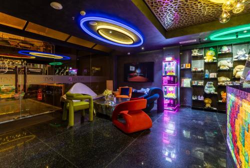 Shared lounge/TV area, Pynt Hotel 5 in Tan Phu