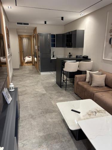 Kitchen, Bridge Select - Mirage in Cil