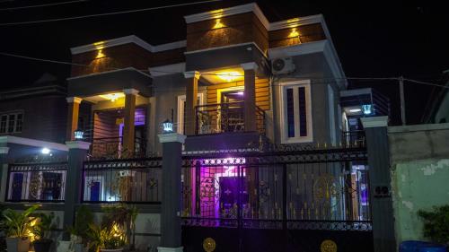 Serenity House – khách sạn tại Surulere