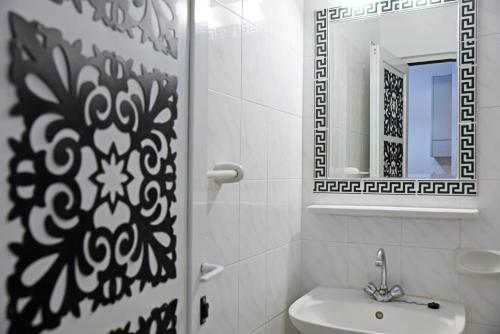 Falirala Central Room Type - SUPERIOR TRIPLE ROOM ( ME SET UP 1 double and 1 SINGLE OR 3 SINGLES) Falirala Central Room Type - SUPERIOR TRIPLE ROOM ( ME SET UP 1 double and 1 SINGLE OR 3 SINGLES)