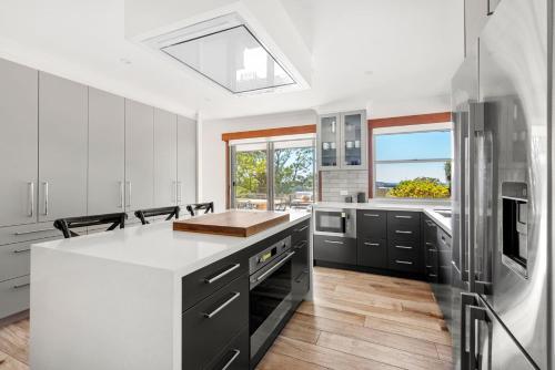 Moonraker - Fireplace with Swimming Pool in Broughton Vale