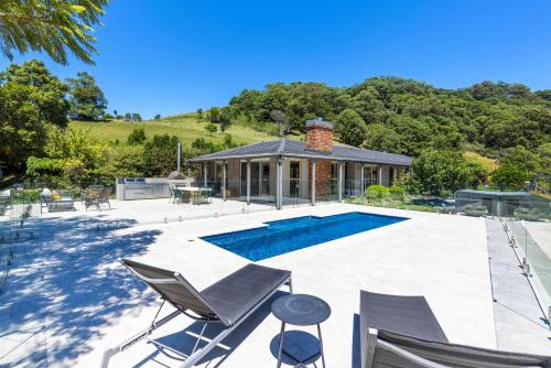 Moonraker - Fireplace with Swimming Pool in Broughton Vale