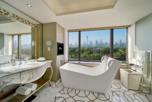 Bathroom, The Kunlun Beijing in Lufthansa Commercial Area