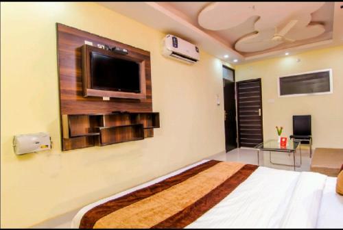 H M HOTEL INN