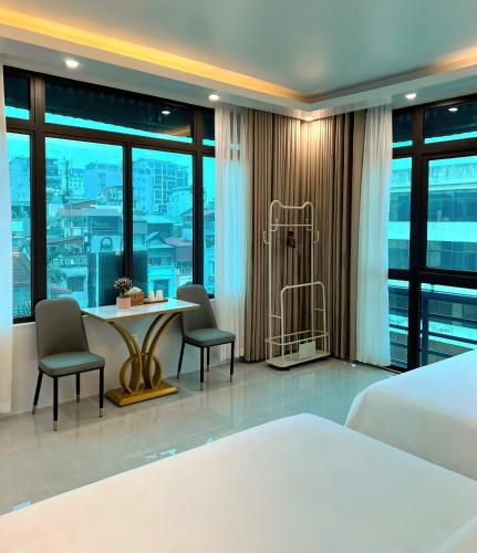 room detail thumbnail 1
