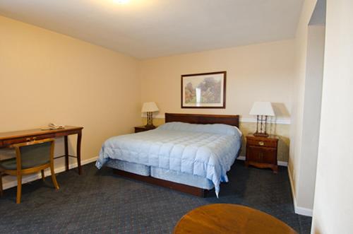 Rockford Alpine Inn & Suites