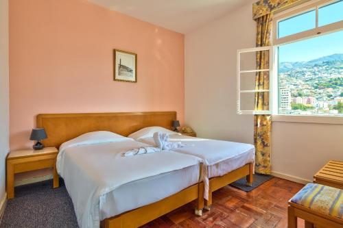 Quarto triplo, lado do mar